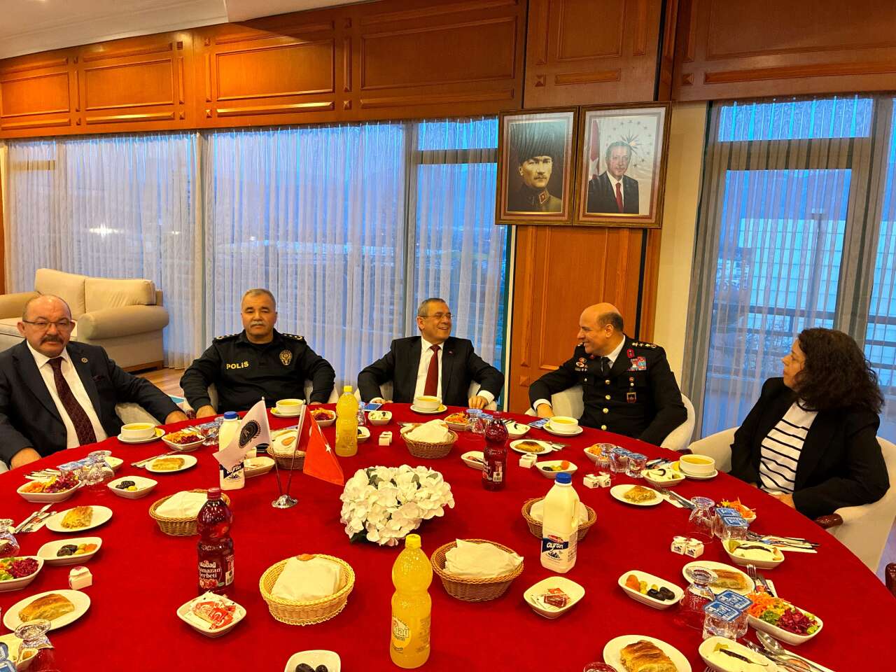 EMŞAV’dan Görkemli İftar Yemeği 28